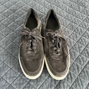 Vince Shoes Mens Size 9 Gray Suede Low Top Sneakers Leather Trim Casual Comfort